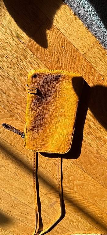 Sacs femmes: Handytäschli camel  Tom Tailor neuwertig – D'occasion à Grindelwald par hintkar