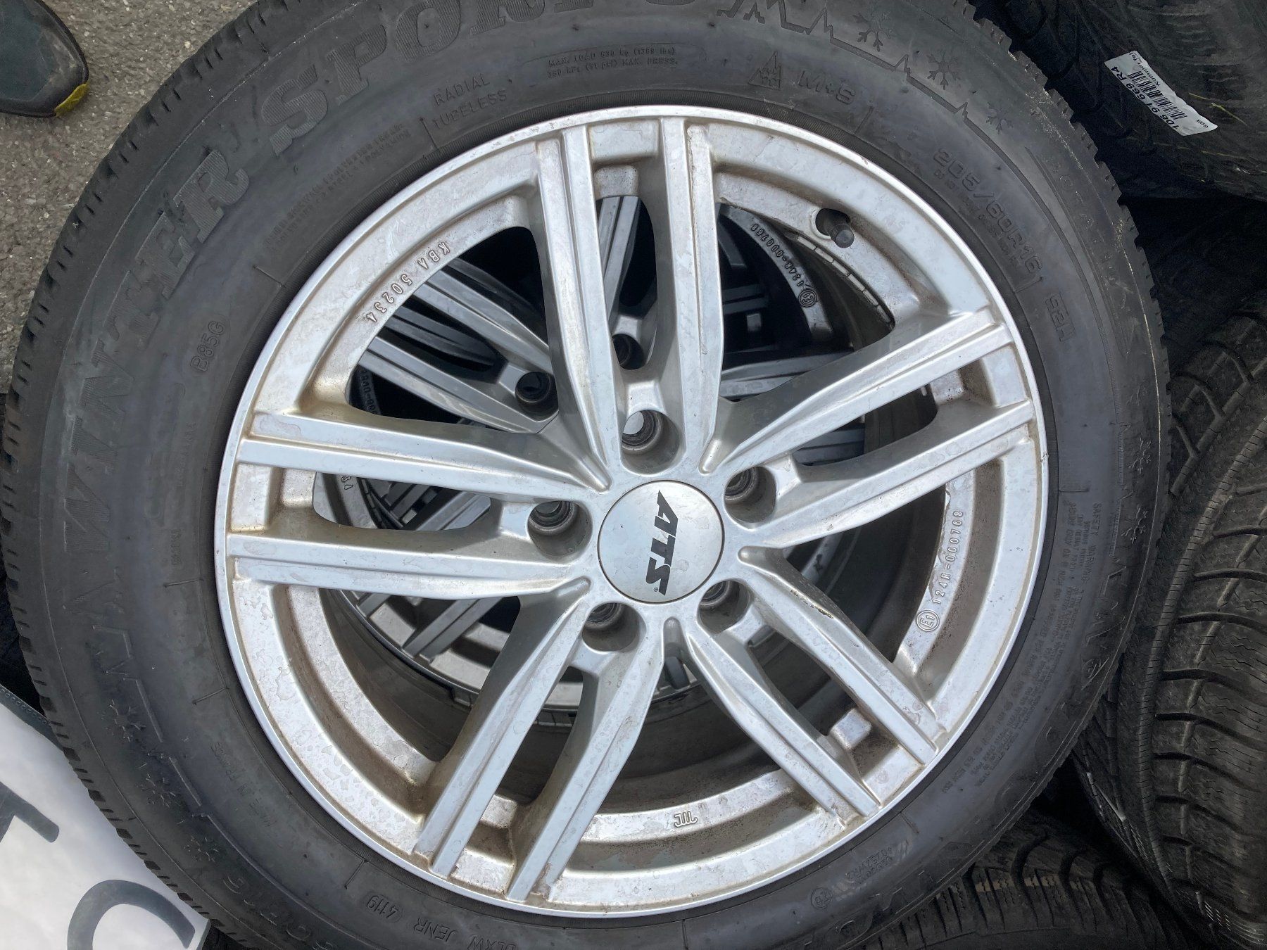 Audi Pneumatici & Ruote complete: Audi A4 Winterräder 205/60R16 – Usato da Cham venduto da WB2223 1