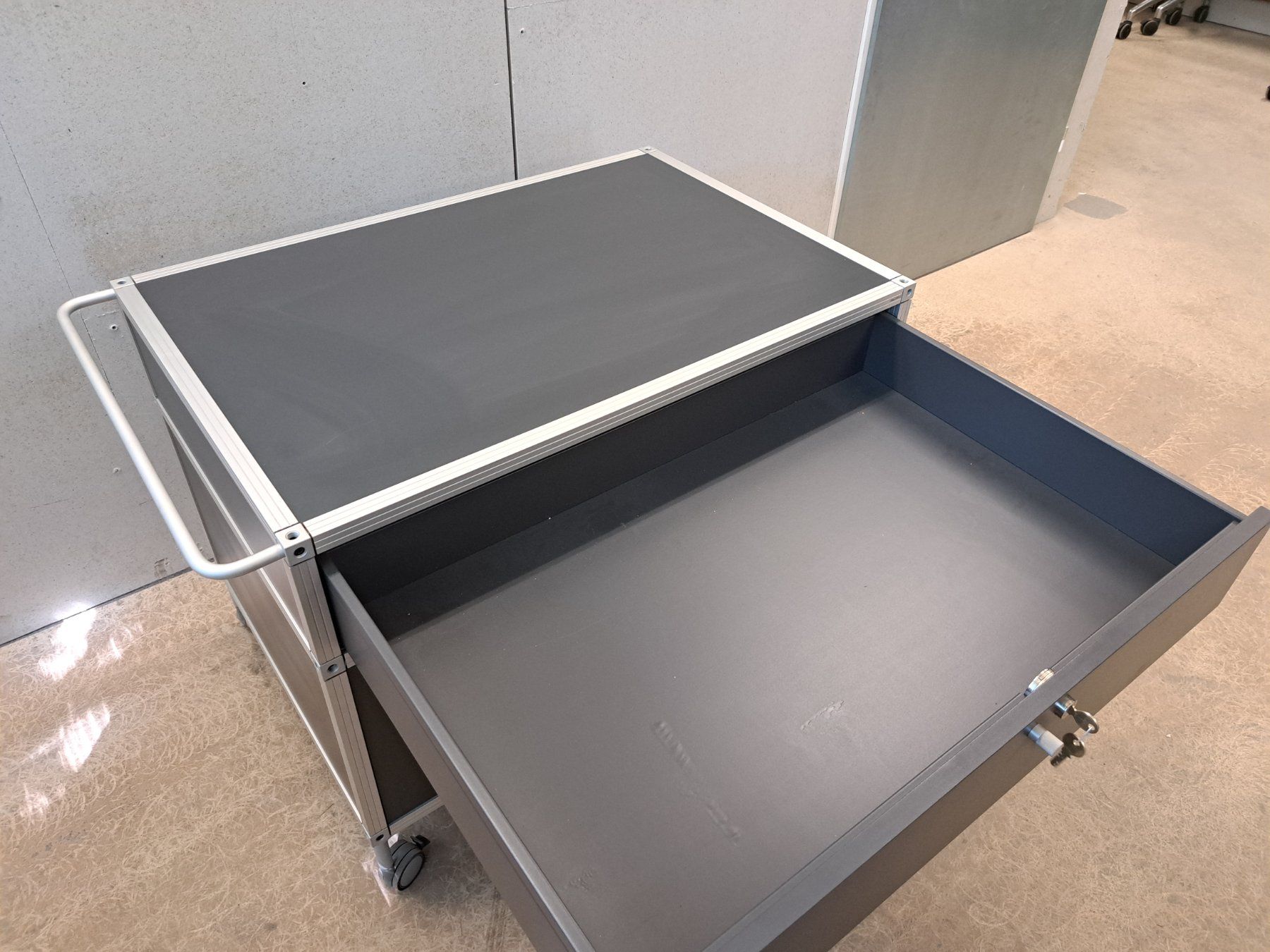 Kommoden: Alu Office Korpus Rollmöbel Schubladenstock – Gebraucht aus Belp von deal-now 5