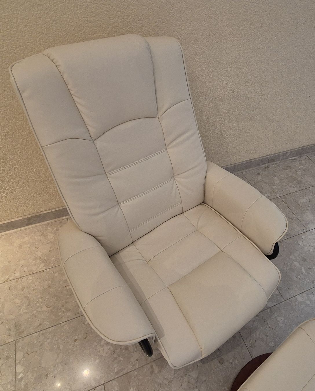 Poltrone: Kunstleder-Sessel mit Hocker - neuwertig – Nuovo (secondo la descrizione) da Mühledorf SO venduto da step04 2