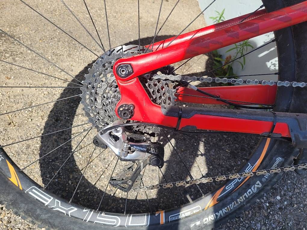 Focus Vélos: Vtt enduro FOCUS carbone – D'occasion à Bremblens par fab_1112 3