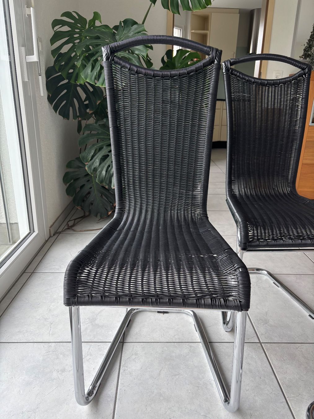 Stühle: 4 er Set Rattanstühle, schwarz, – Gebraucht aus Stein AG von gub_9ycx 2