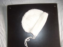 neues gestrickte Babymützli weiss,