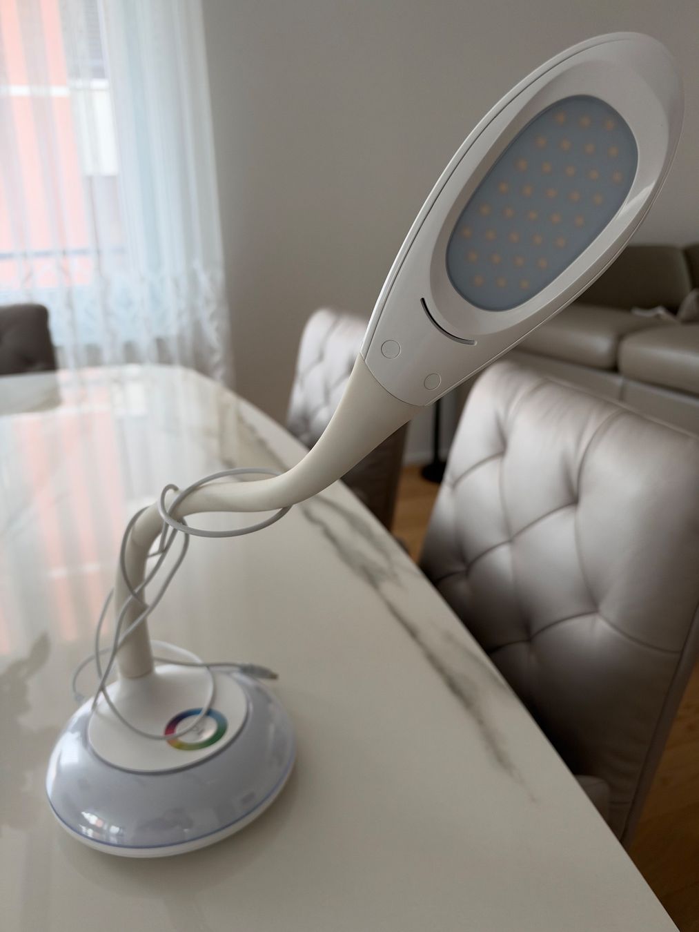 Lampes: Tisch Lampe farbig einstellbar mit USB laden – D'occasion à Winterthur par jel_hc8v