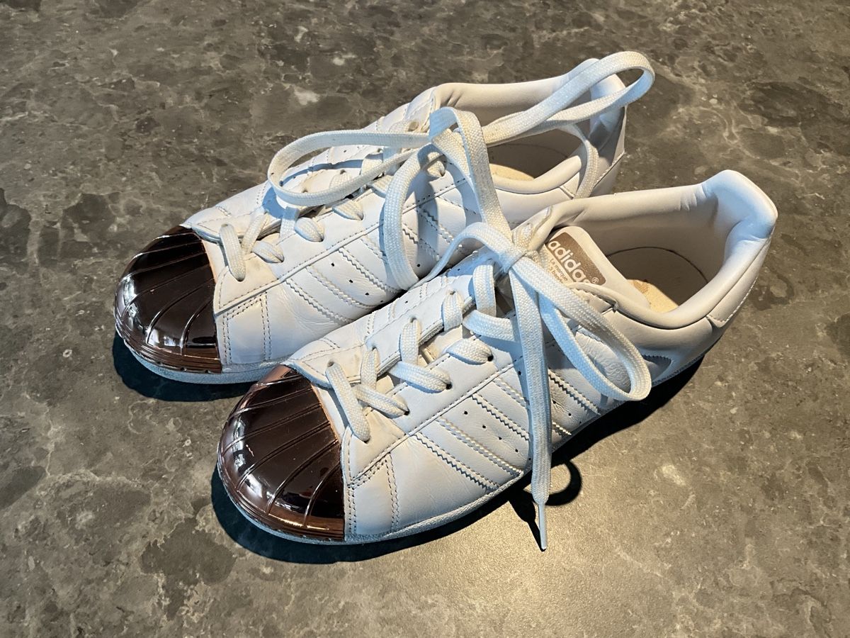 Adidas Scarpe per ragazze: Adidas Superstar, 36,5 wie neu – Nuovo (secondo la descrizione) da Oberhof venduto da Hibrzel