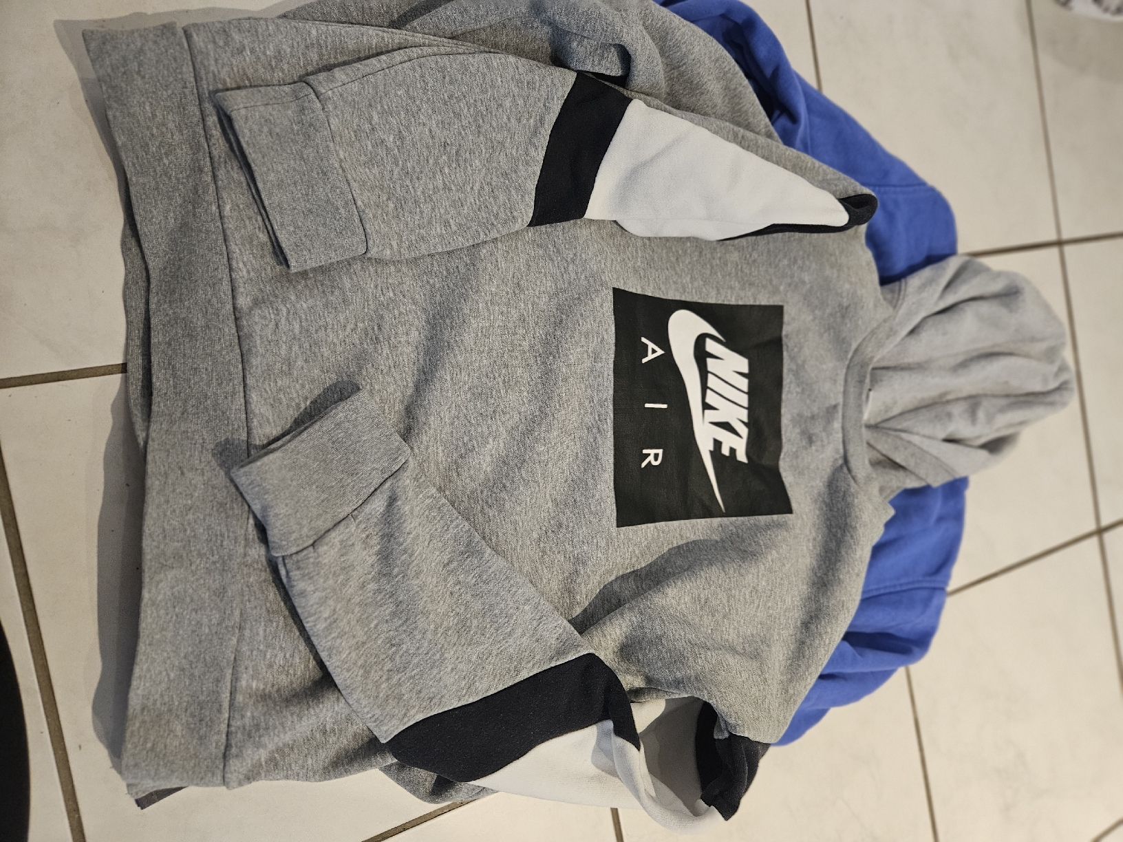 Nike Lotti & Set di vestiti: 3 Nike Pullover – Usato da Pfaffnau venduto da sim_6rqw 5