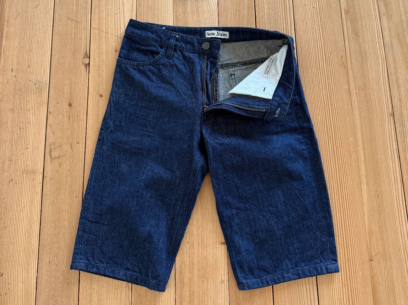 Acne Studios Pantaloni: Acne Indigo Bermudashorts,  Vintage – Usato da Luzern venduto da Mamutpe 2