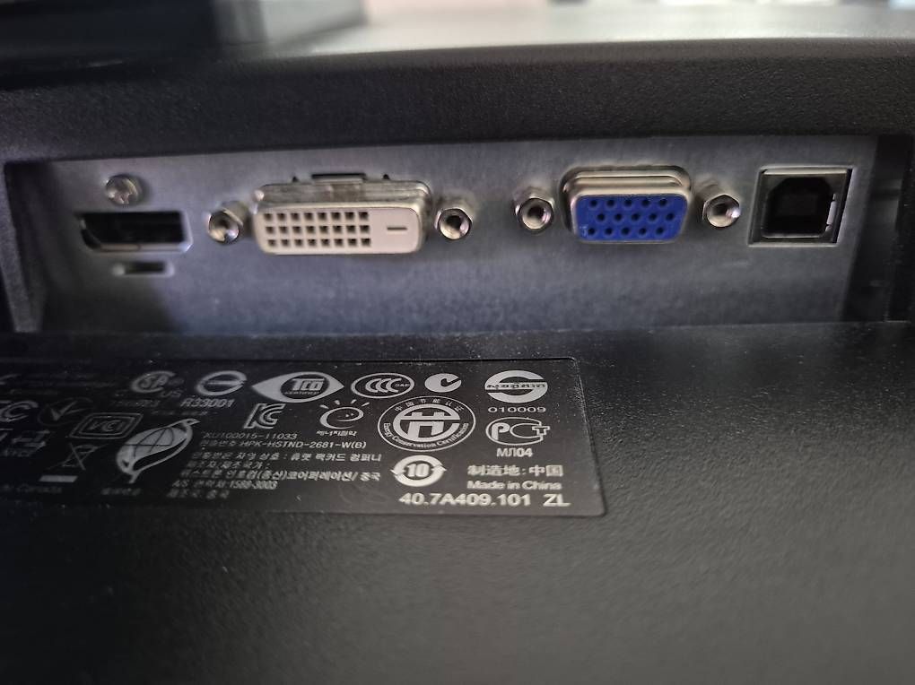 Hewlett Packard Monitor: HP Monitor – Usato da Embrach venduto da VRZ70 1