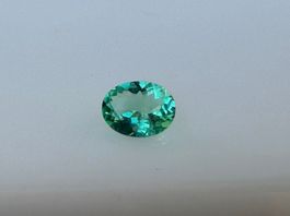 SMARAGD  grün oval 0.10cts  Ural - Sibirien