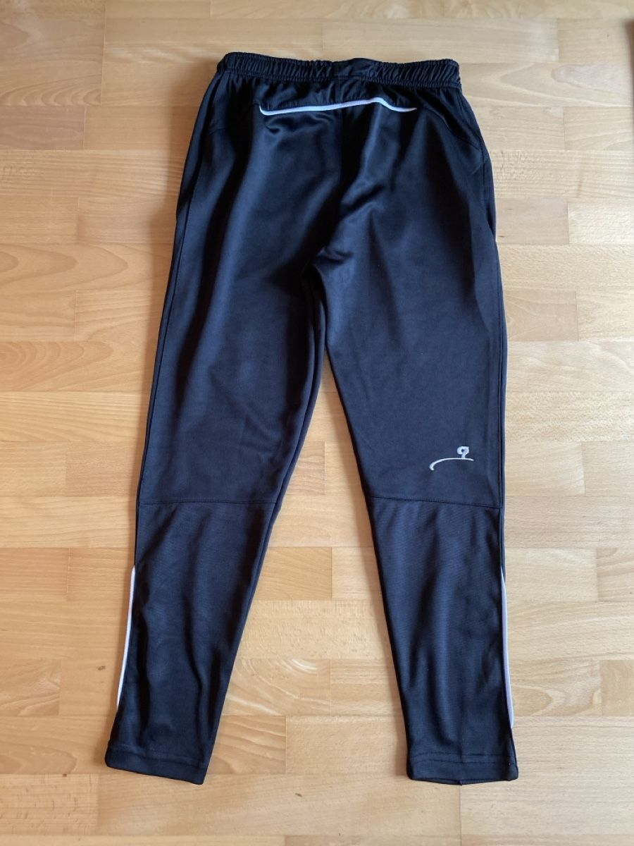 Pantalons: Fussballtrainerhose Gr. 152 – D'occasion à Illnau par Dodo115 1