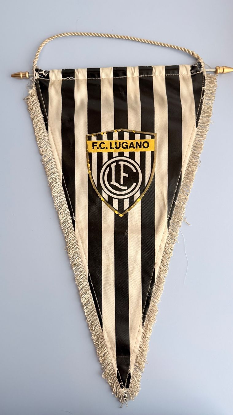 Bandiere: Gagliardetto F. C. Lugano – Usato da Savosa venduto da Accipe_Oblatam