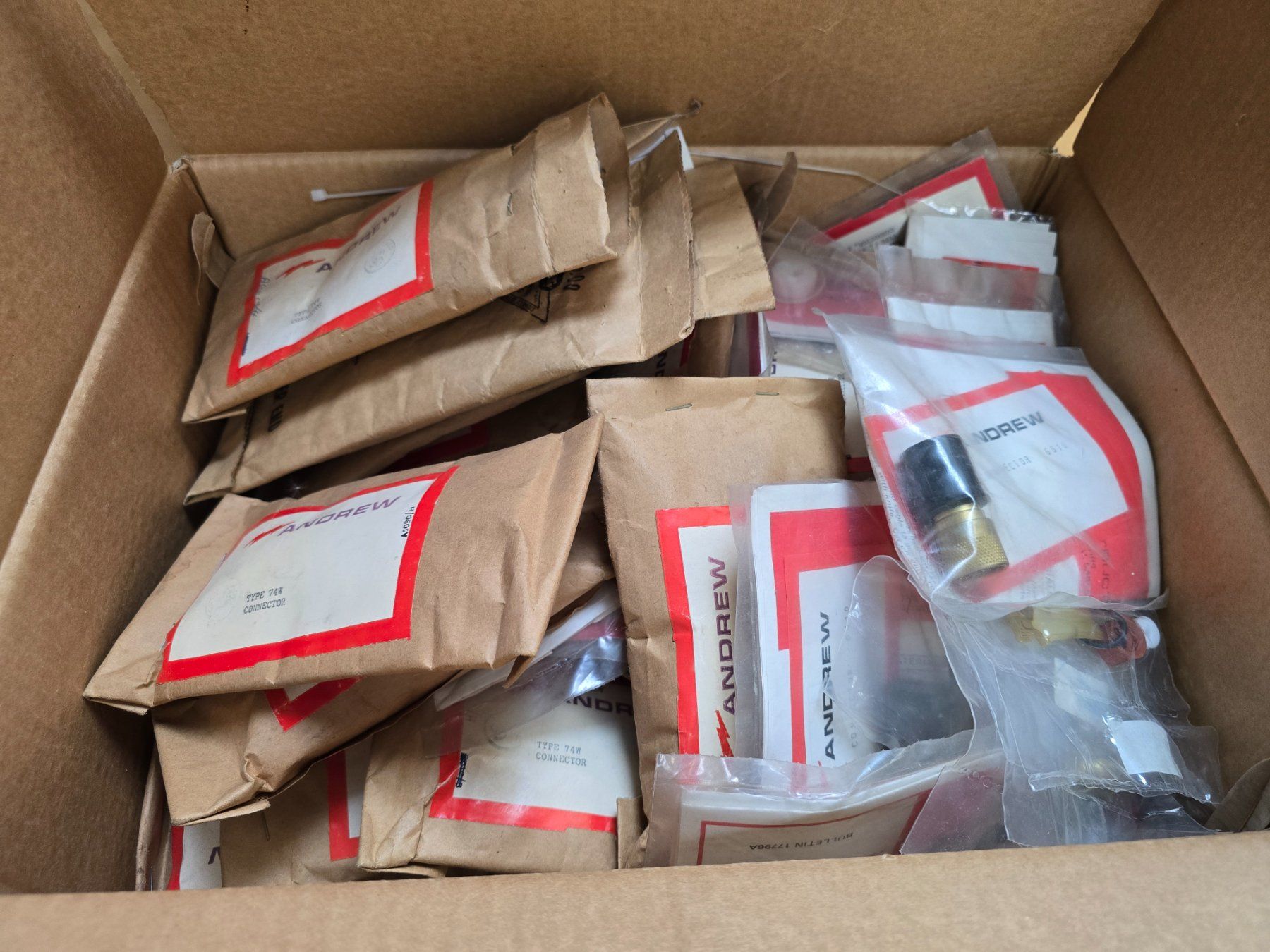 Elektronikbauteile: Andrew Type 74W connector – Neu und originalverpackt aus Lutry von Matteo022 8