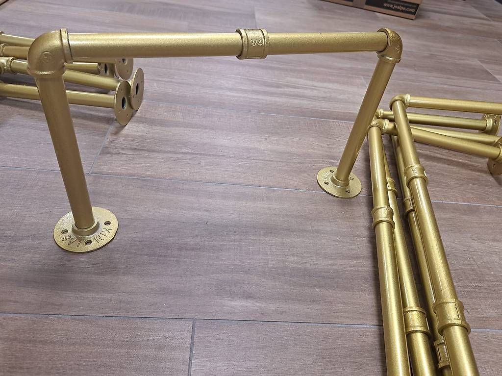 Garderobe: Kleiderstangen / Industrierohr gold – Gebraucht aus Luzern von Neela288 1
