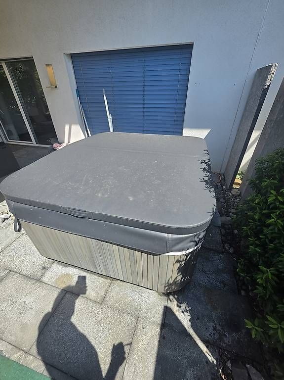 Whirlpool: Jacuzzi J315 Whirlpool Top Zustand – Gebraucht aus Worben von saruuschx3 2
