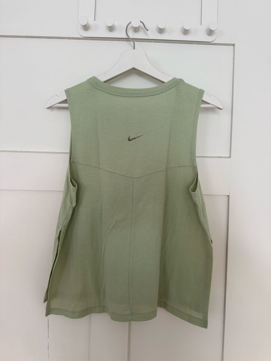 Nike Tops: Damen Tanktop Nike Dri-Fit – Neuf (Voir description) à St. Gallen par BiancaL11 1