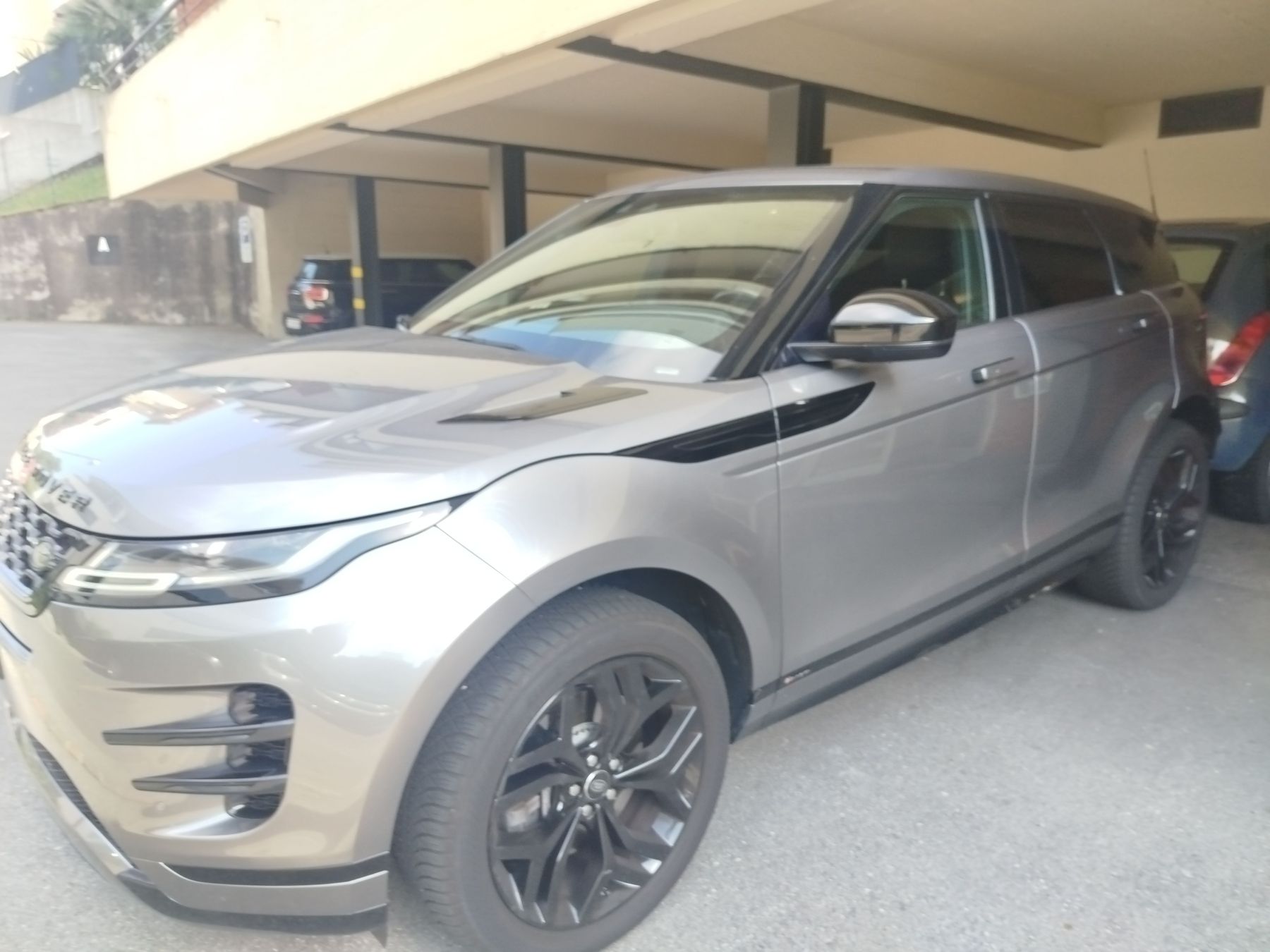 Land Rover Autos: Range Rover Evoque SUV grigio anno 2021 – D'occasion à Paradiso par sal_j7qr