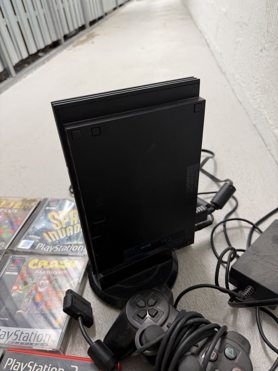Sony Console: Sony PlayStation 2 Konsole Slim mit Buzz Controller Set – Usato da Zürich venduto da Privat_13 6