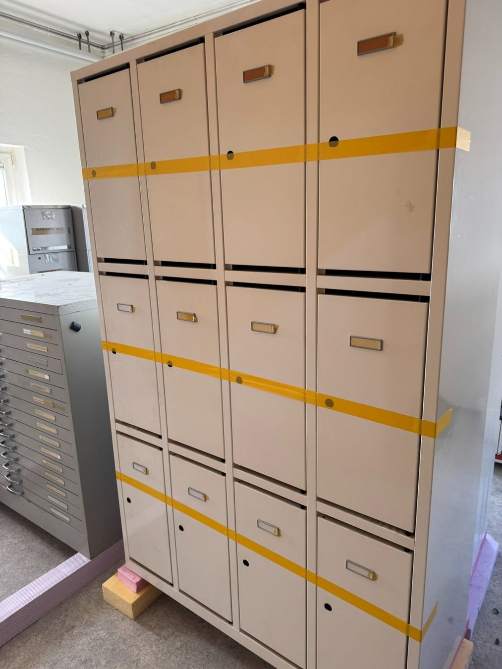 Armadi: Garderobenschrank abschliessbar – Usato da Eschenbach SG venduto da ssc_tc6x 1