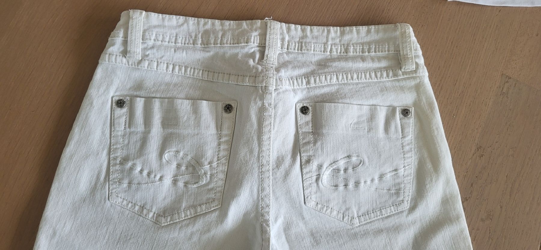 Esprit Pantaloni: Caprihose von Esprit – Usato da Amlikon-Bissegg venduto da Schnuefeli4 2