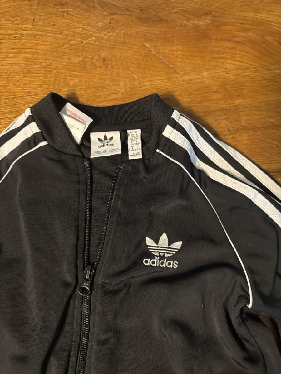 Adidas Jacken: Adidas Trainingsjacke schwarz – Gebraucht aus Glattpark(Opfikon) von cherrytomate 2