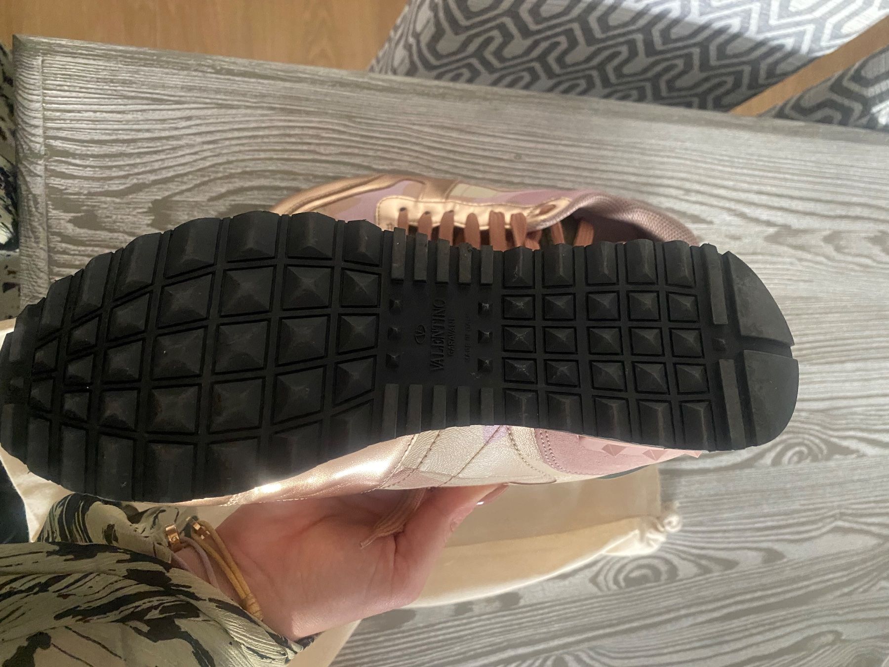 Damenschuhe: Valentino Sneakers – Gebraucht aus Erlenbach ZH von Vicky123456 2