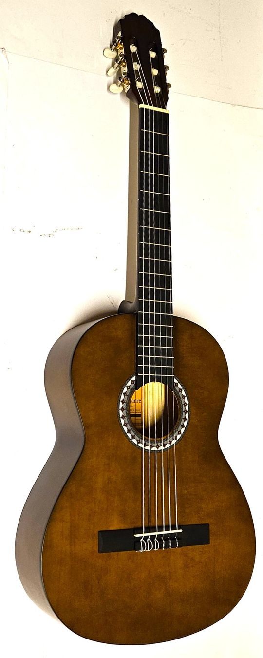 Musikinstrumente: Klassikgitarre (Konzertgitarre  4/4-tel GEWA BASIC (NEU) – Neu und originalverpackt aus Wöschnau von Musikhaus-Luethy5012 1