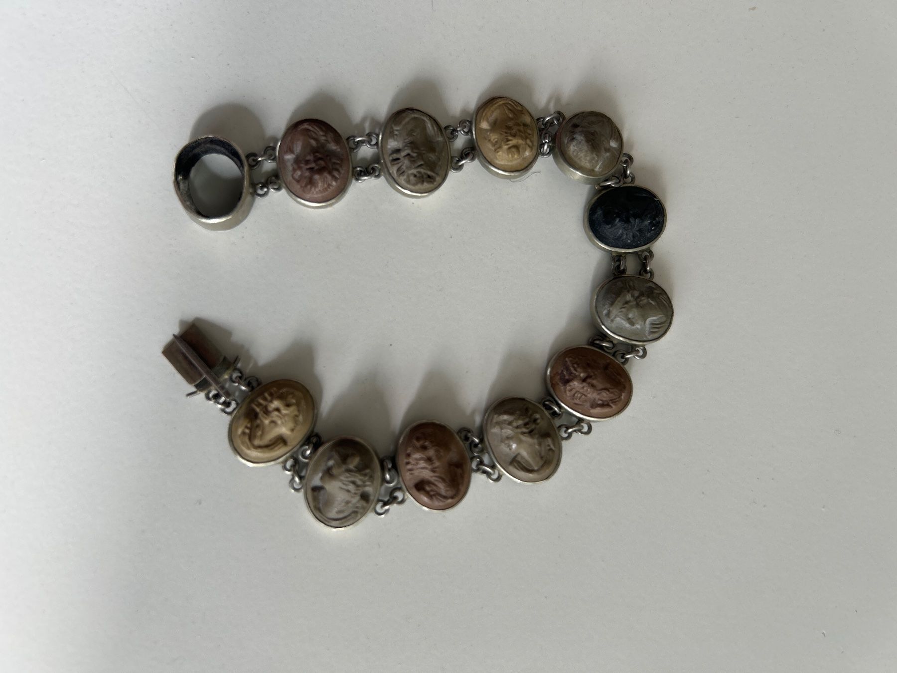 Bracciali & Braccialetti: Antikes Lava Cameo Armband, ca 1870 – Usato da Zumikon venduto da tuna007