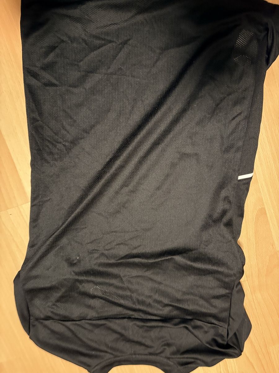 Nike T-shirt: Nike T-Shirt – Nuovo (secondo la descrizione) da Herzogenbuchsee venduto da Gd.5 1