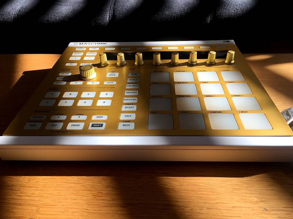 Strumenti musicali: Native Instruments Maschine mk2 - mit Lizenz-Transfer-ID – Usato da Romanshorn venduto da Michaelo 2