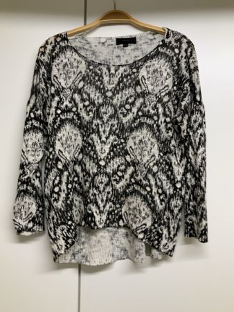 Julie Pullover schwarz weiss gemustert Grösse M/L neu