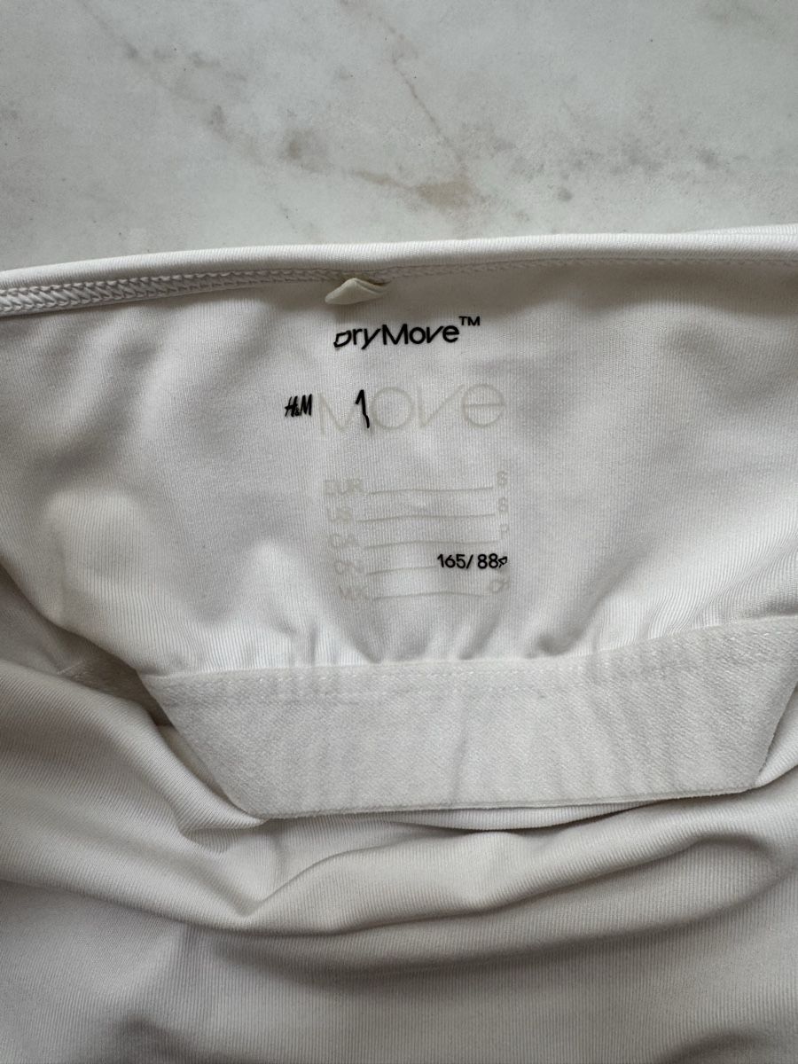 H&M Tops: Sport top size S H&M  – Gebraucht aus Porza von kaj_d5q7 1