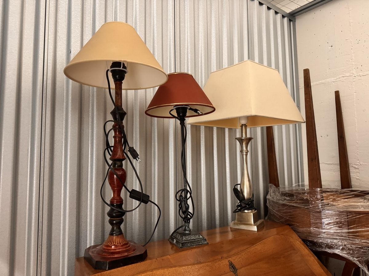 Lampade: Lot de trois lampes sur pied – Usato da Céligny venduto da hem_5fch