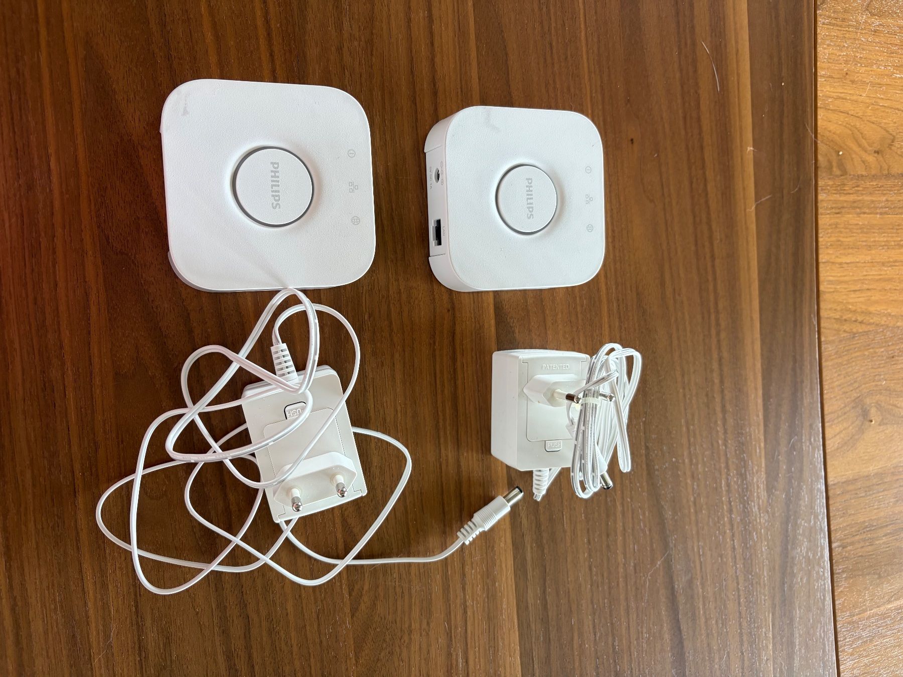 Philips Hub & Switch: HUE Bridge -2 Stk. Super Zustand – Usato da Gümligen venduto da patrick127 1