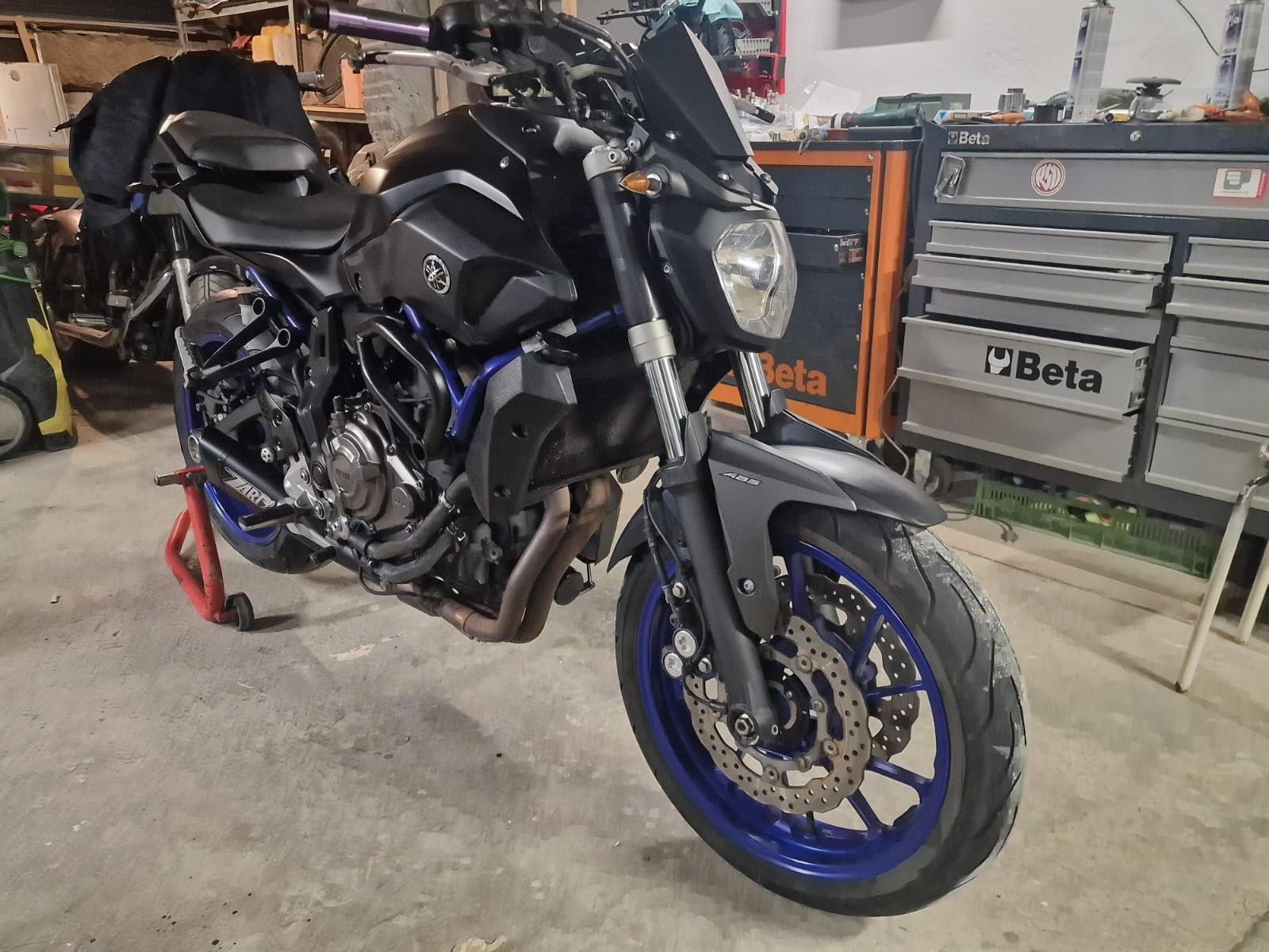Yamaha Strada: Yamaha MT-07 noire 35kW – Usato da Bulle venduto da sca_hyy7