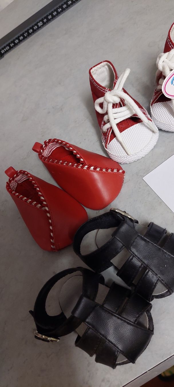 Bambole: 5 Paar Puppenschuhe  – Usato da Muri AG venduto da nindo1 8