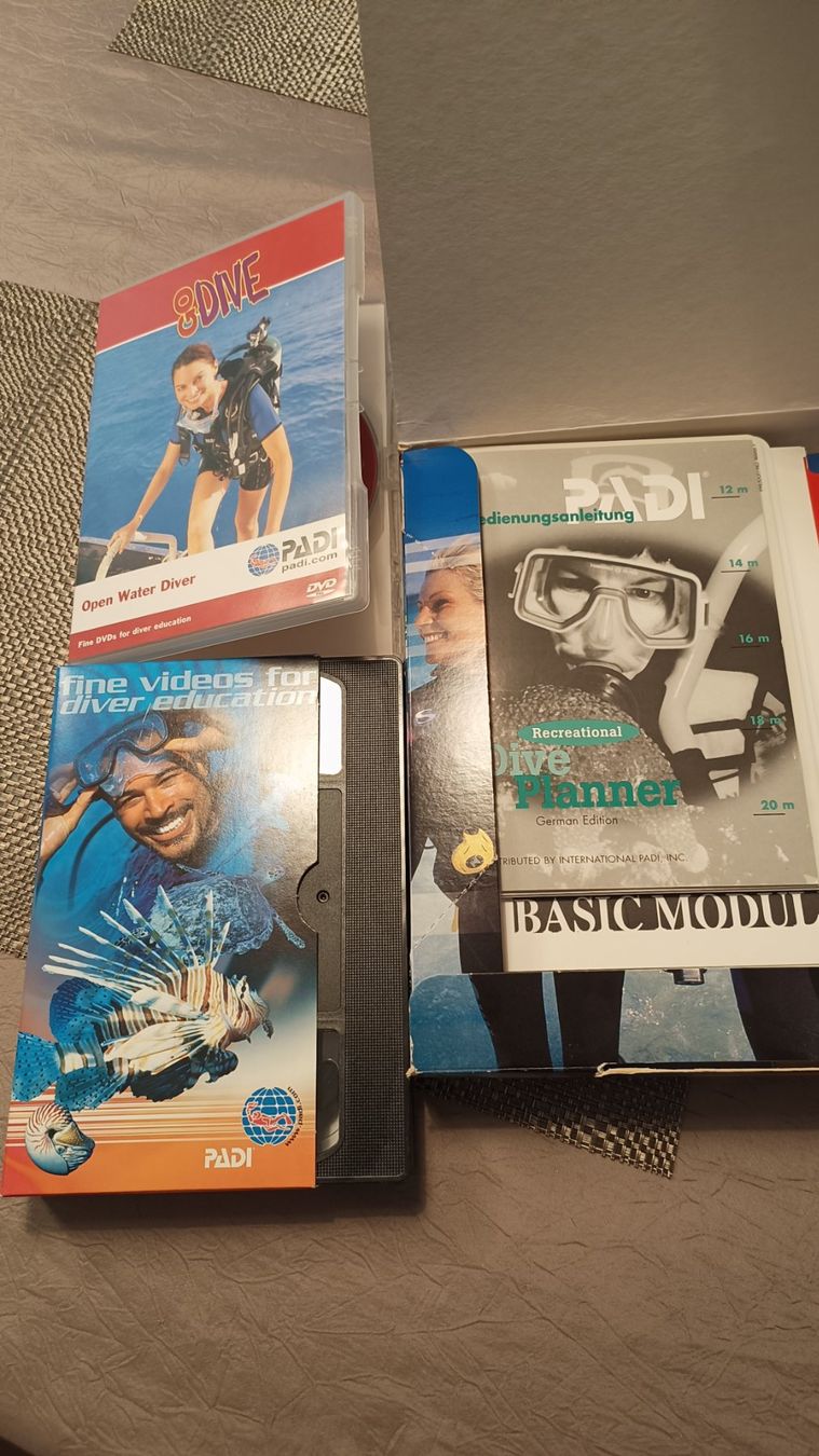 Tutti i DVDs: PADI open water diver DVD kit – Usato da Gümligen venduto da dobias 3