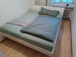 Bettgestell weiss mit Lattenrost 180x200 cm, mit Matratzen