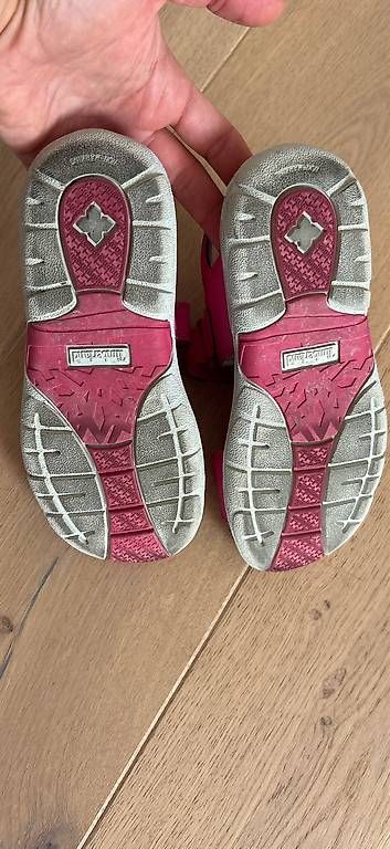 Scarpe per ragazze: Timberland Sandalen rosa Gr. 31 – Usato da Graltshausen venduto da Regeli1 2