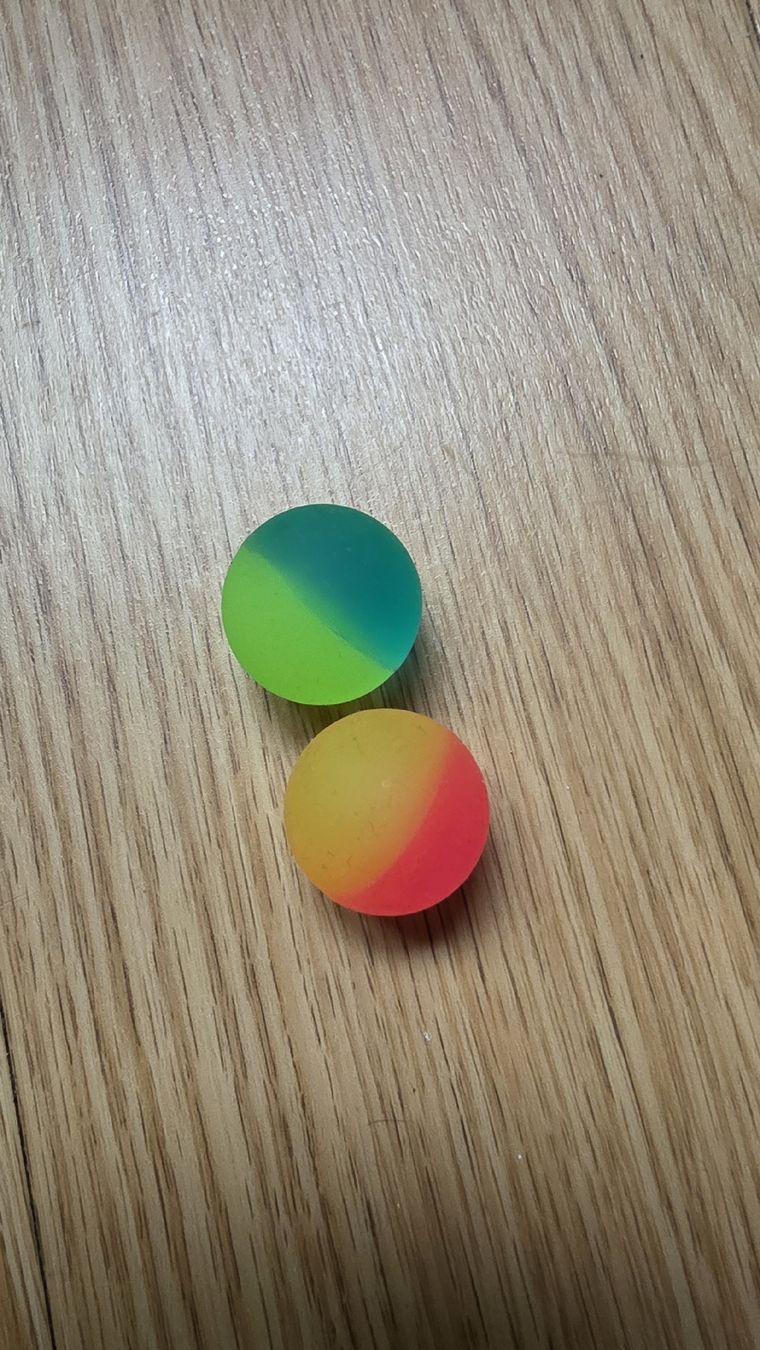 Spielzeuge: 4 Springbälle - Flummis – Neu (gemäss Beschreibung) aus Egerkingen von flo_7r8x 2