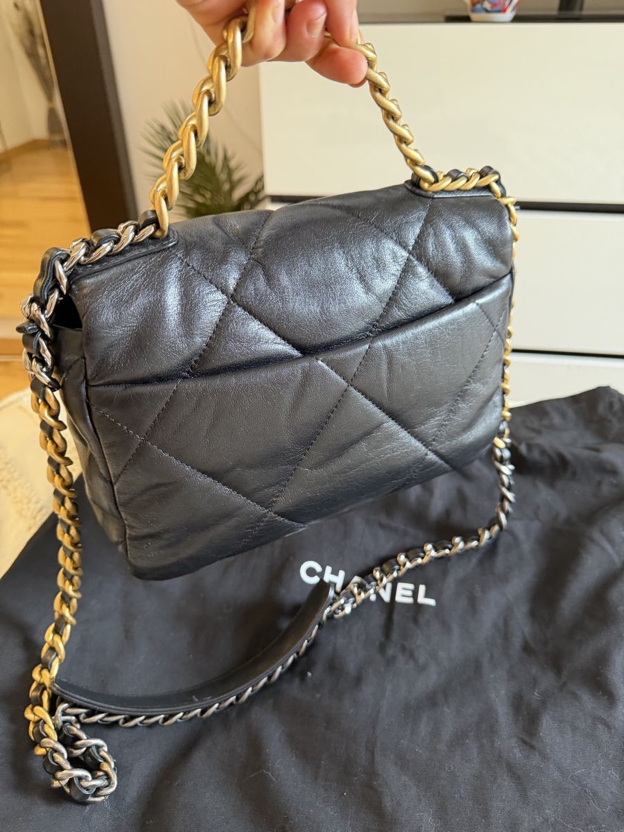 Chanel Altro in  Abbigliamento & Accessori: Chanel 19 small noir  – Usato da Bussigny venduto da tmu_8p2m 9
