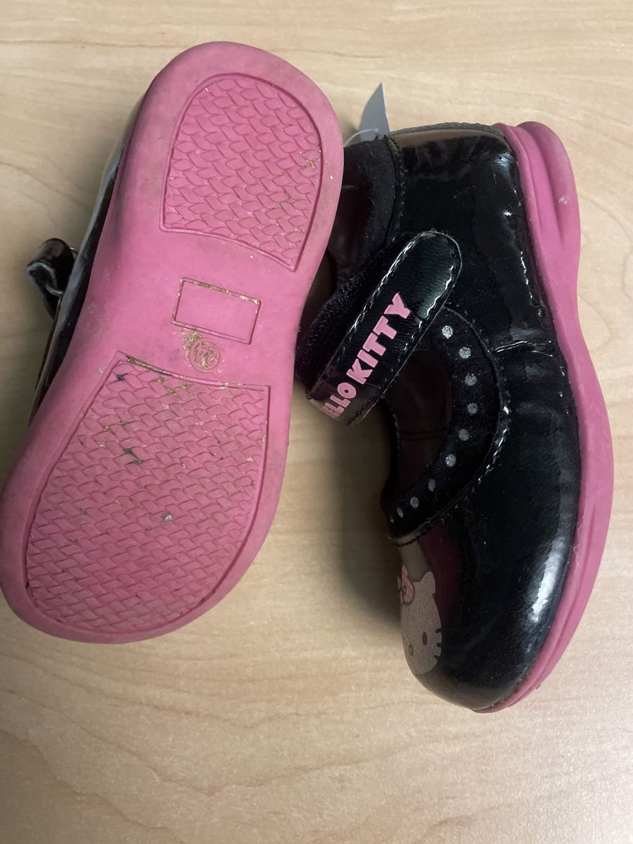 Scarpe per ragazze: Neuwertige Hello Kitty Lack Ballerinas Gr.24 – Nuovo (secondo la descrizione) da Obergerlafingen venduto da cabo4 2