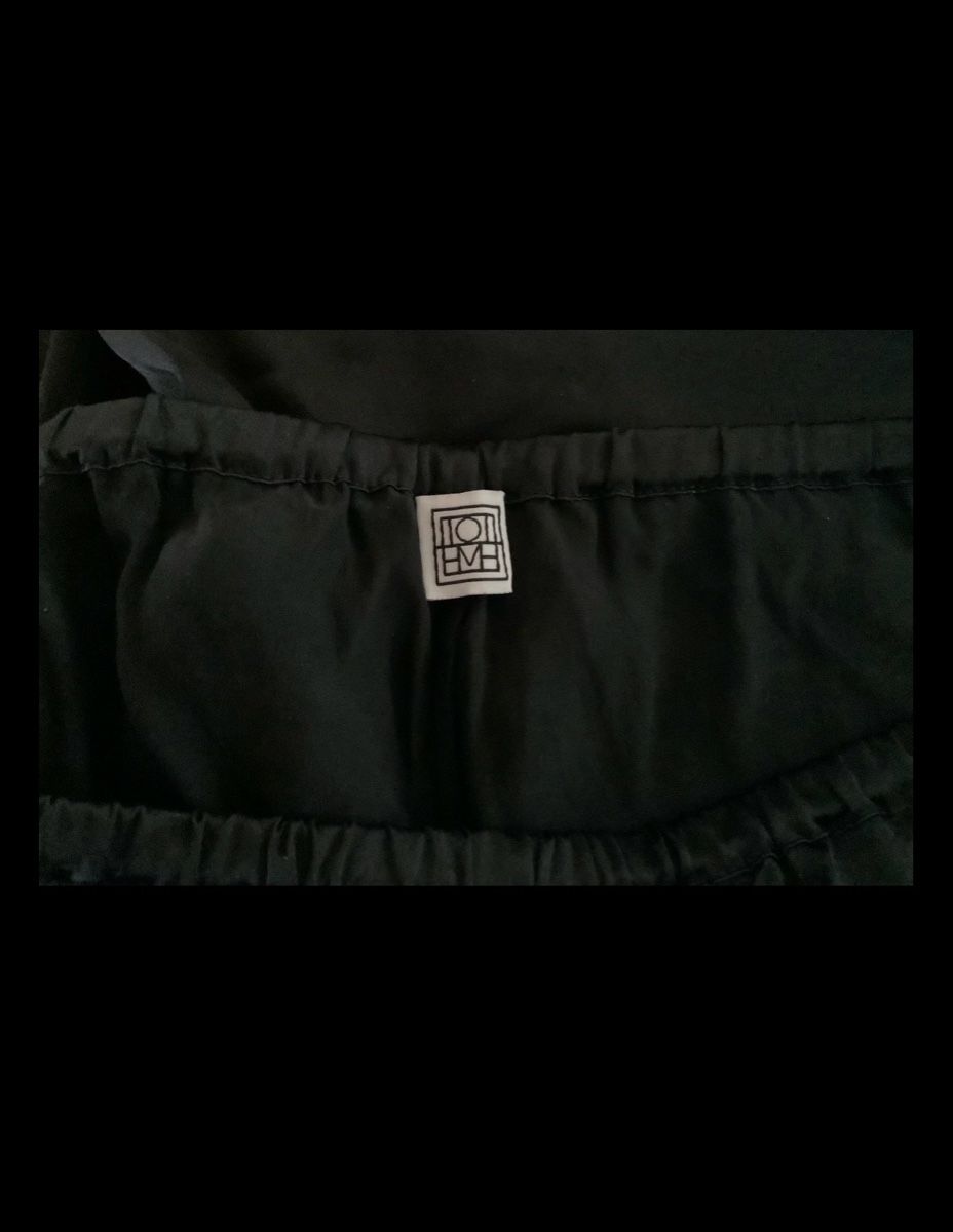 Totême Pantaloni: Beautiful Silk Toteme Trousers - S – Usato da Basel venduto da Petersgasse 1