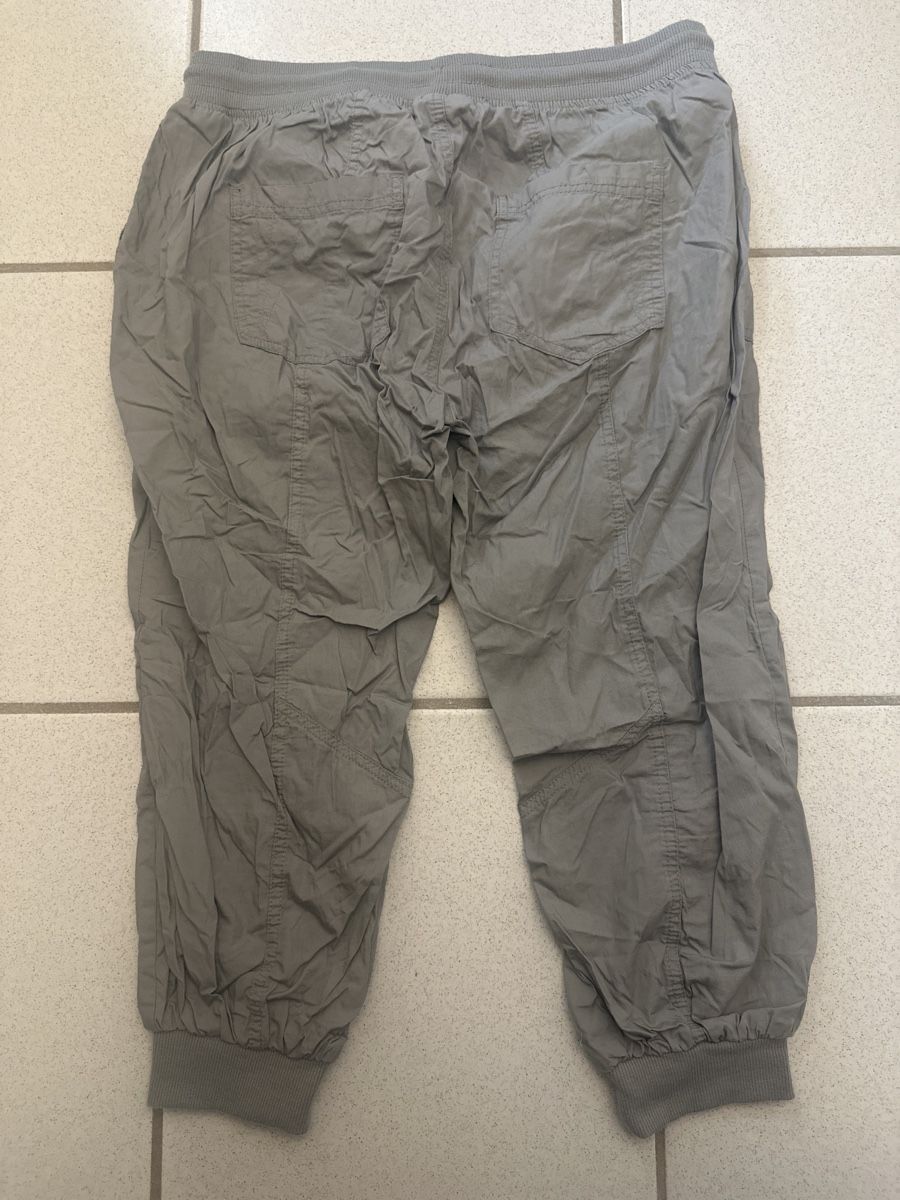 Pantalons: 3/4 Hose Gr. 42 – D'occasion à Buus par 2019dp 2