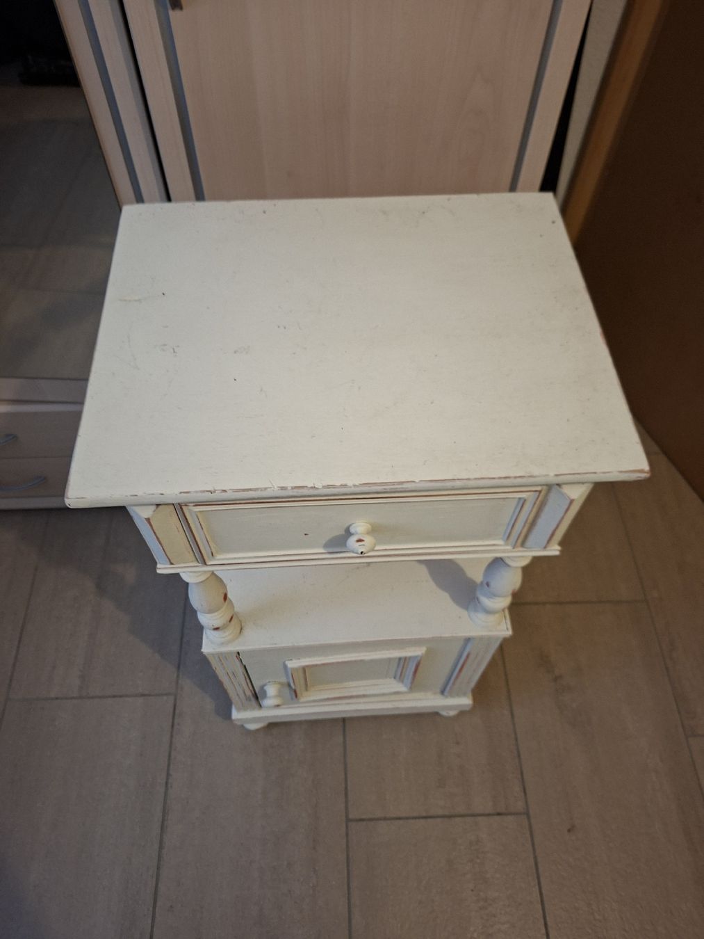 Tables de nuit: shabby Nachttisch Landhaus – D'occasion à Meinisberg par MartinaM1972 2