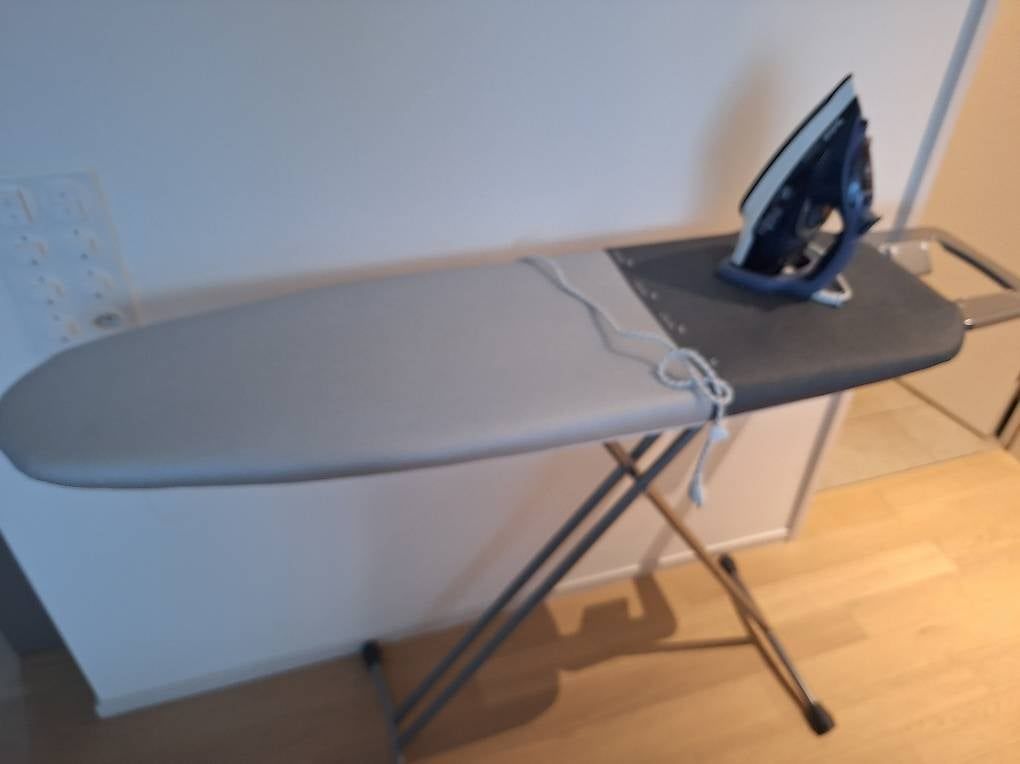 Ferri da stiro: Iron and Iron board – Usato da Zürich venduto da MatShopping