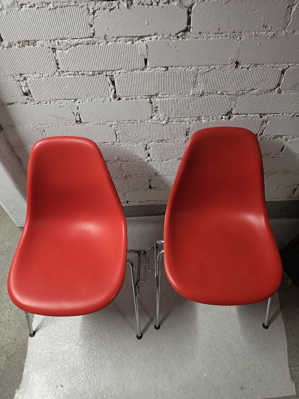 Vitra Stühle: Vitra DSW Stuhl Rot, Designklassiker, original 2er set – Gebraucht aus Bern von Schmoecker-Stube