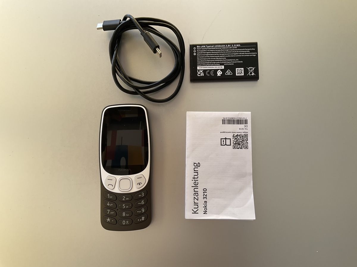 Nokia Telefoni cellulari / Smartphones: Nokia 3210 – Nuovo (secondo la descrizione) da Schwyz venduto da ton_7rgf