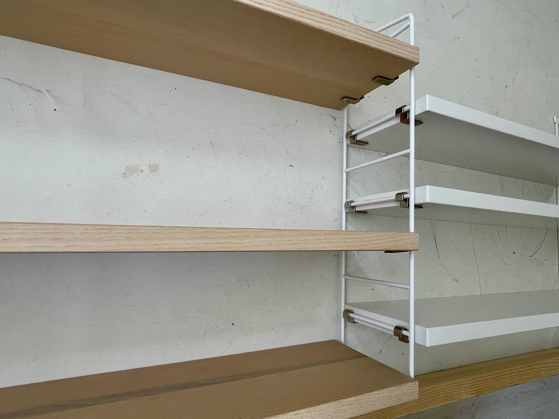 Regale: STRING Wandregal mit 8 Tablaren, weiss und helles Holz – Gebraucht aus Uhwiesen von malerbis 4