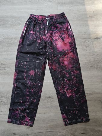 Schöne Sommerhose mit Gummizug und Bändel. BW: 34-40 cm.L64