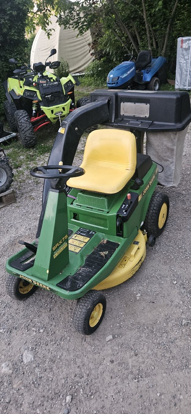 John Deere Tagliaerba: Tracteur tondeuse John deere SRX75 – Usato da Vich venduto da Max-Mechanics 1